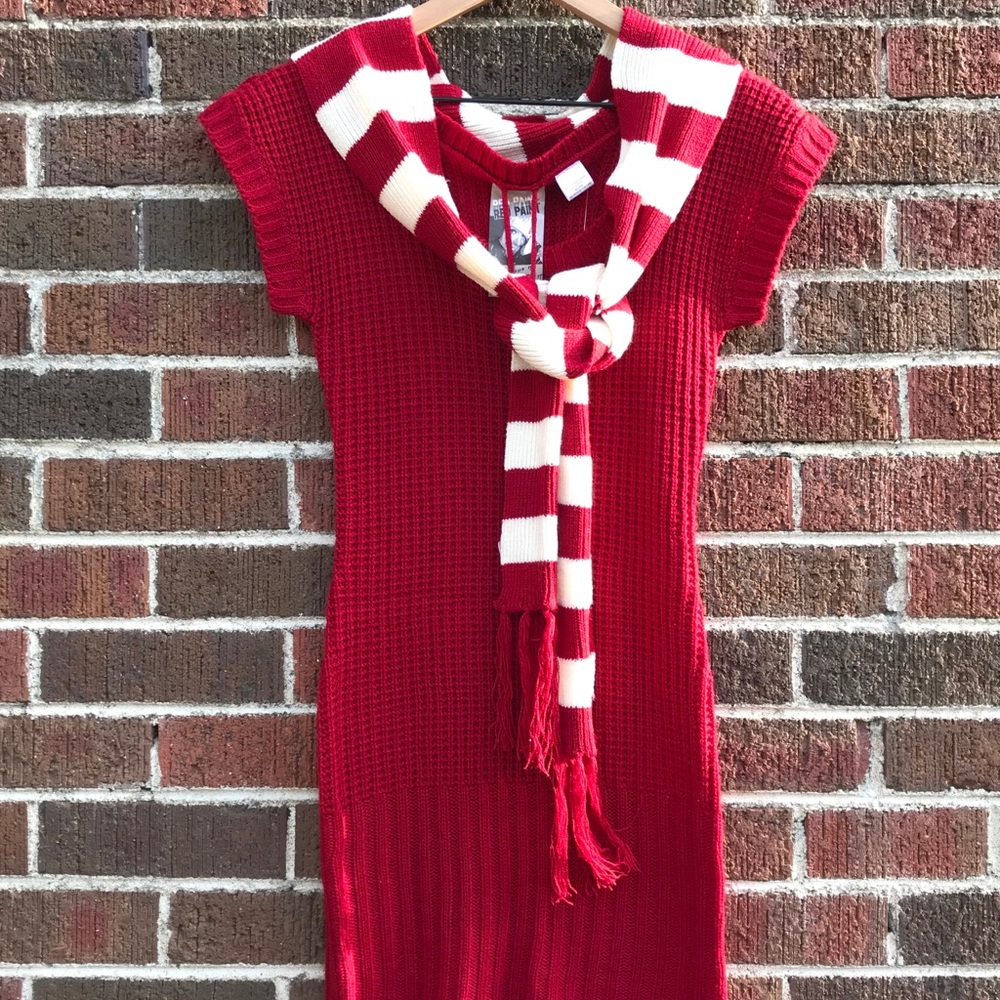 RED PAINT SWEATER DRESS W/ MATCHING SCARF